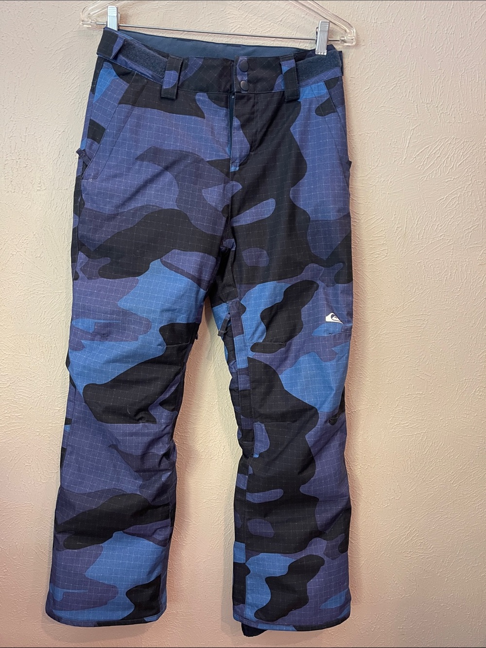 Quiksilver Boy’s Blue & Black Camo Cargo Snow Pants. Size 14.